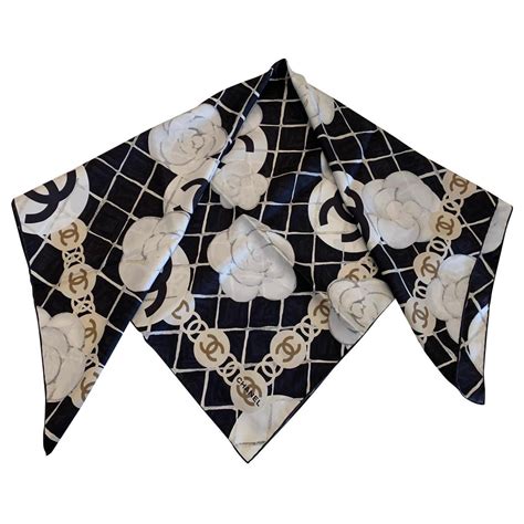 Foulard noir CHANEL pour Femme .